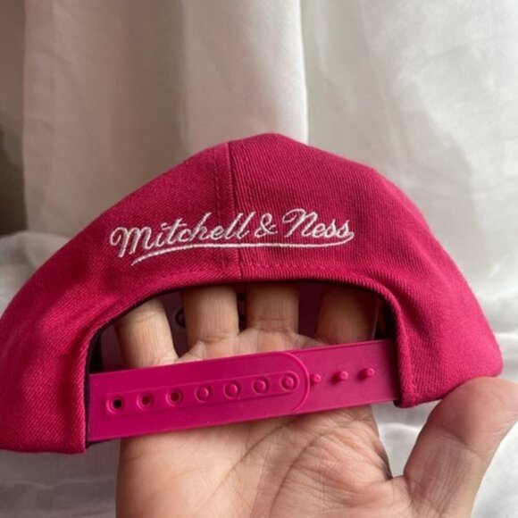 Mitchell & Ness Pink Snapback Hat Bold Logo - Picture 4 of 8